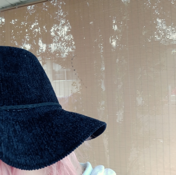 black hat - Picture 3 of 5